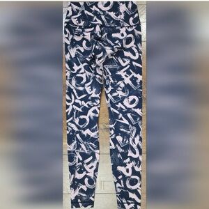 Lululemon Graphic Wunder Under HR Tight *Full-On Luxtreme 28"
", Size 6